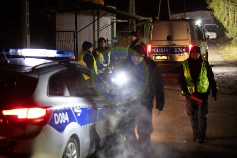 Procurorii polonezi au declanşat o anchetă, după ce presa a scris că şeful poliţiei a tras cu un lansator de grenade în biroul său