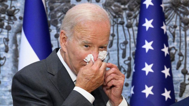 Joe Biden SE PRĂBUŞEŞTE în sondajele din America
