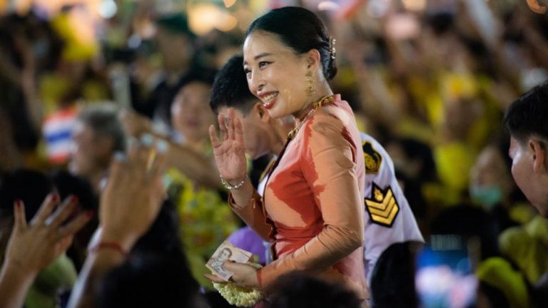 Fiica cea mare a regelui Thailandei rămâne inconştientă, la săptămâni după colaps