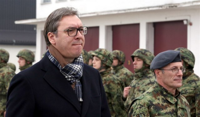 Balcanii dau iar în clocot! Preşedintele Serbiei vizitează o cazarmă la graniţa cu Kosovo