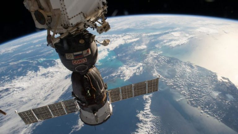 O capsulă rusească Soiuz s-a conectat cu Staţia Spaţială Internaţională
