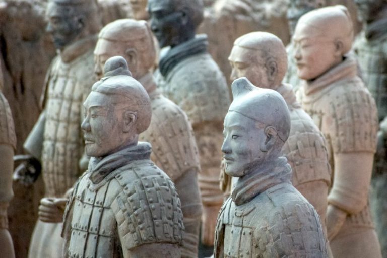 Peste 220 de războinici din teracotă, descoperiţi în exteriorul mausoleului împăratului Qin Shi Huang