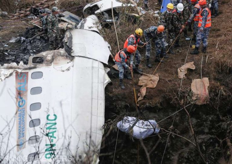 Au fost găsite cutiile negre ale avionului prăbuşit în Nepal