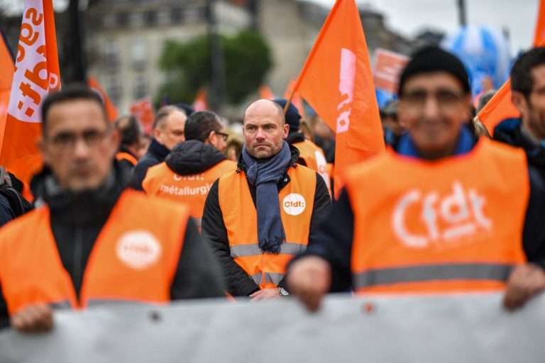 Ample proteste în Franţa împotriva proiectului de reformă a pensiilor