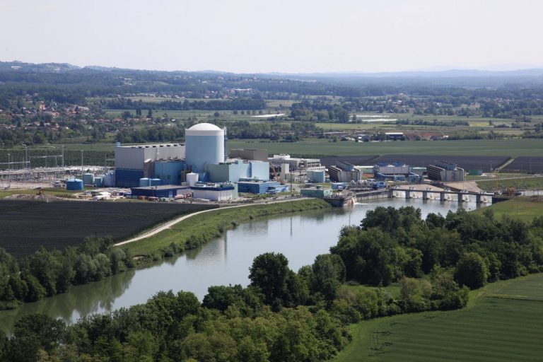 Undă verde pentru prelungirea cu încă 20 de ani a activităţii unei centrale nucleare din Slovenia