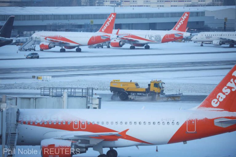 Aeroportul Manchester a fost ÎNCHIS din cauza ninsorilor abundente
