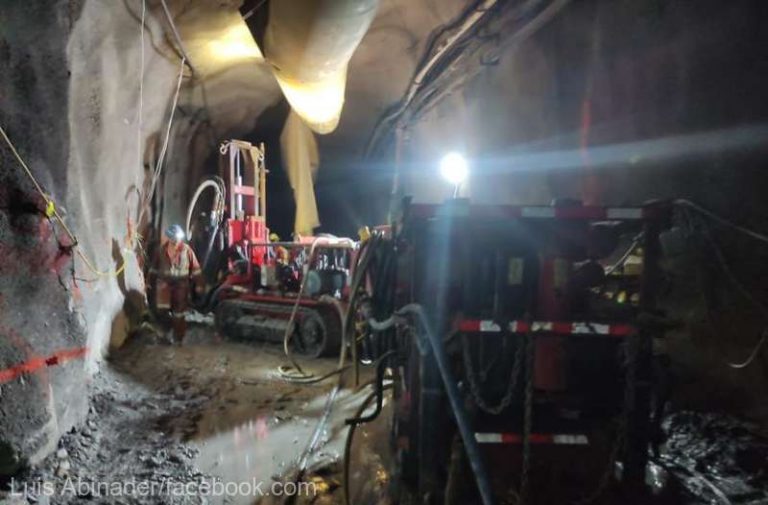 Doi mineri au fost salvaţi după ce au fost blocaţi 10 zile în subteran – VIDEO