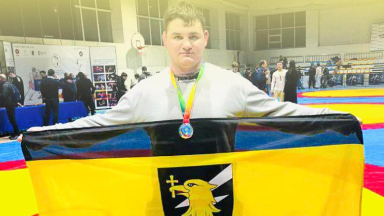 A luat argintul: Un agent superior de la „Fulger” a urcat pe podium la Campionatul Republicii Moldova la Lupte Libere