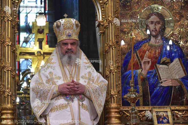 Mesajul de Crăciun al patriarhului Daniel: „Să arătăm iubire milostivă şi solidaritate faţă de toţi oamenii”