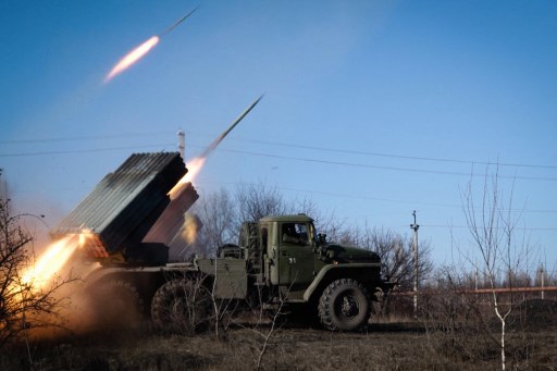 Rușii au atacat regiunea Donețk cu rachete S-300 și Smerci, avariind școli și clădiri administrative