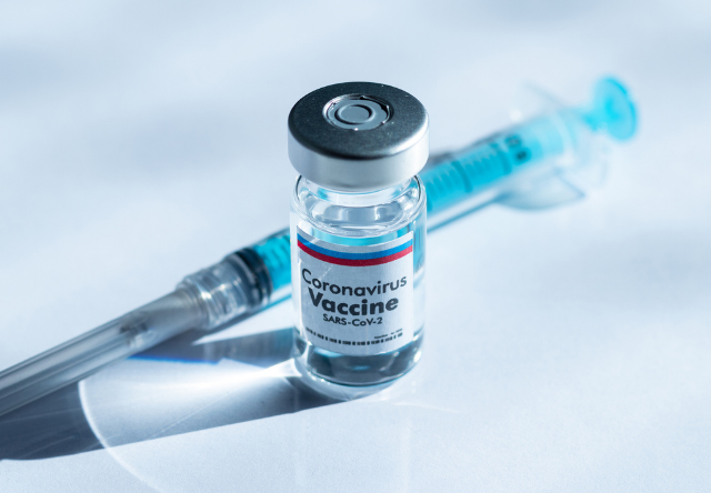 AZD1222, dezvoltat de AstraZeneca şi Oxford, primul vaccin anti-COVID cu rezultate validate de o revistă ştiinţifică