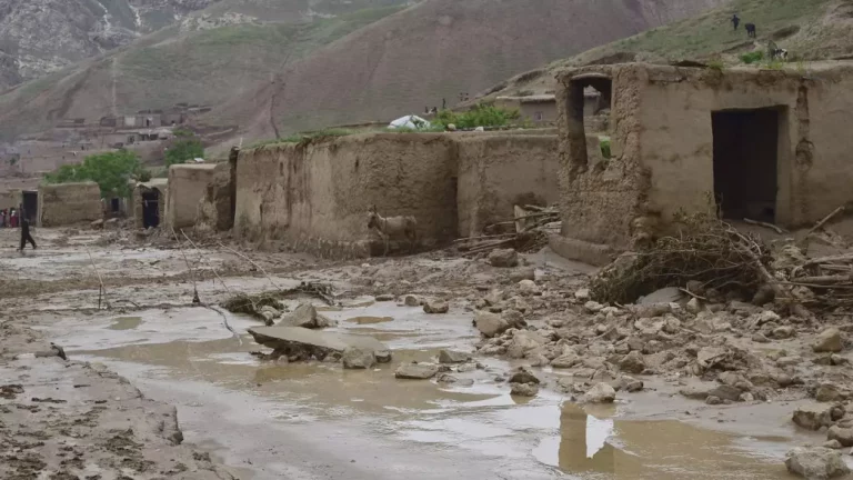 Inundații masive în Afganistan. Peste 150 de morți, iar autoritățile caută oamenii dispăruți