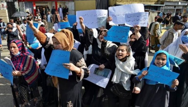 Zeci de fete au protestat faţă de închiderea unei şcoli în estul Afganistanului
