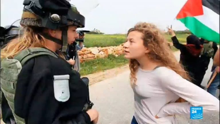 Tânăra palestiniană eliberată duminică dintr-o închisoare israeliană lansează un apel la continuarea rezistenţei în Cisiordania ocupată