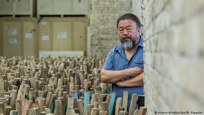 Celebrul artist chinez Ai Weiwei denunță pe reţelele de socializare dărâmarea atelierului său din Beijing
