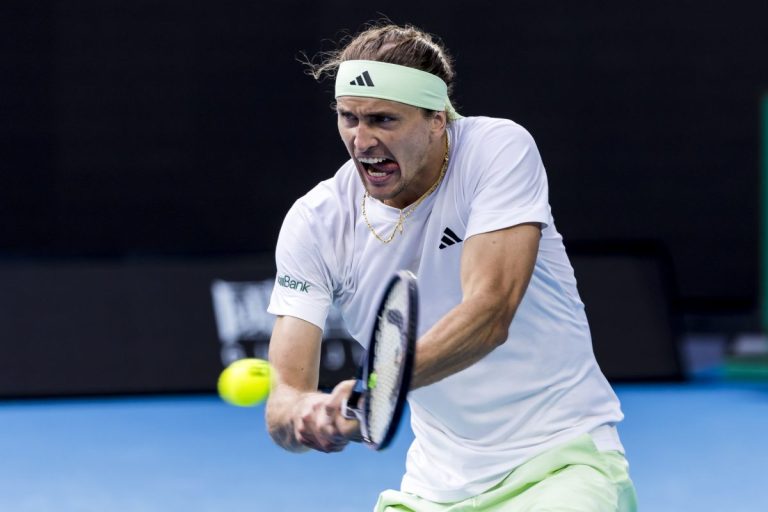 Australian Open: Zverev l-a învins pe Alcaraz şi va fi adversarul lui Medvedev în semifinale