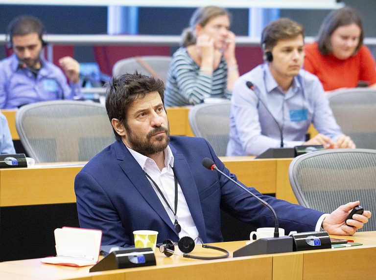 Eurodeputatul grec Alexis Georgoulis, exclus din partidul Syriza pentru ‘infracţiuni grave’