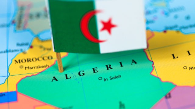 Algeria începe luna viitoare vaccinarea populaţiei