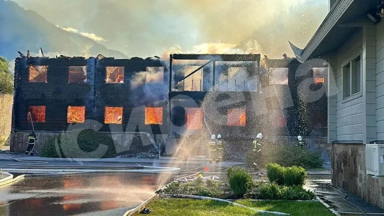 Incendiu suspect la una dintre reşedinţele de iarnă ale lui Putin din Altai
