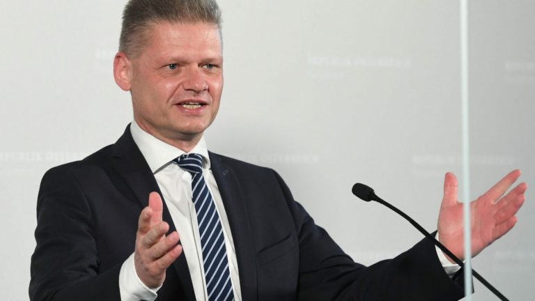 Cotidianul satiric online Die Tagespresse dă în judecată un politician conservator austriac pentru concurenţă neloială