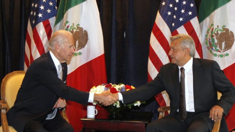 Biden şi omologul său mexican au discutat despre fluxul de migranţi ‘fără precedent’ la frontiera dintre cele două ţări