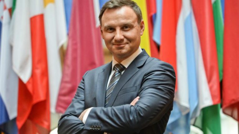Andrzej Duda a obţinut 43,5% din voturi la alegerile prezidenţiale din Polonia