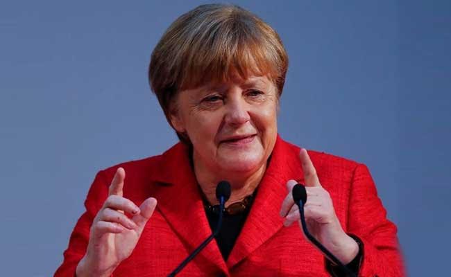 Merkel, aflată în vizită într-un New Delhi asfixiat de poluare, promite Indiei un miliard de euro