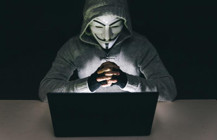 Anonymous anunţă că a piratat serverele FSB şi dezvăluie o convorbire între Putin şi Şoigu