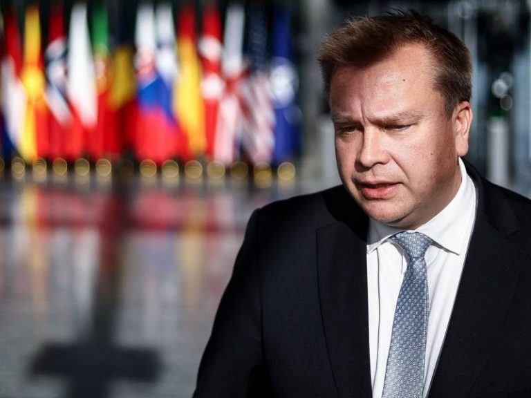 Finlanda nu ar trebui să doneze Ucrainei avioane Hornet, susţine ministrul apărării Antti Kaikkonen