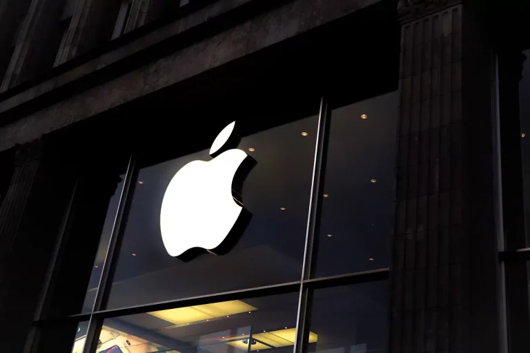 UE acuză App Store al Apple de faptul că încalcă regulile concurenţei