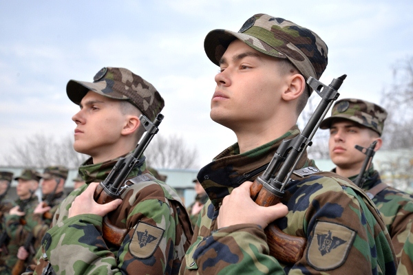 Peste 360 de militari recent încorporați în Armata Națională au depus jurământul militar