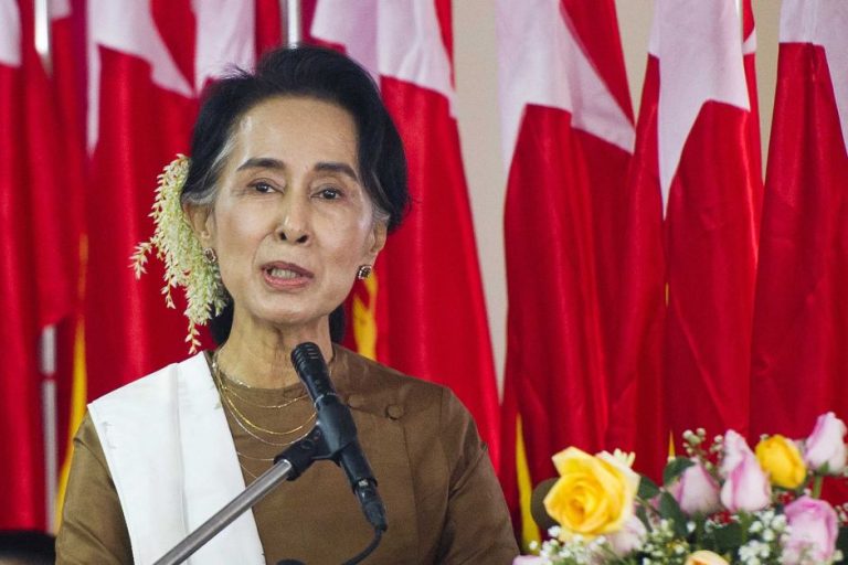 Criticată pentru masacrul din Myanmar, Aung San Suu Kyi îşi păstrează Premiul Nobel pentru Pace