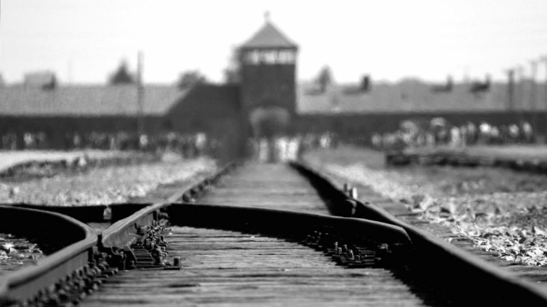 O supravieţuitoare a Holocaustului avertizează cu privire la reapariţia antisemitismului în Germania