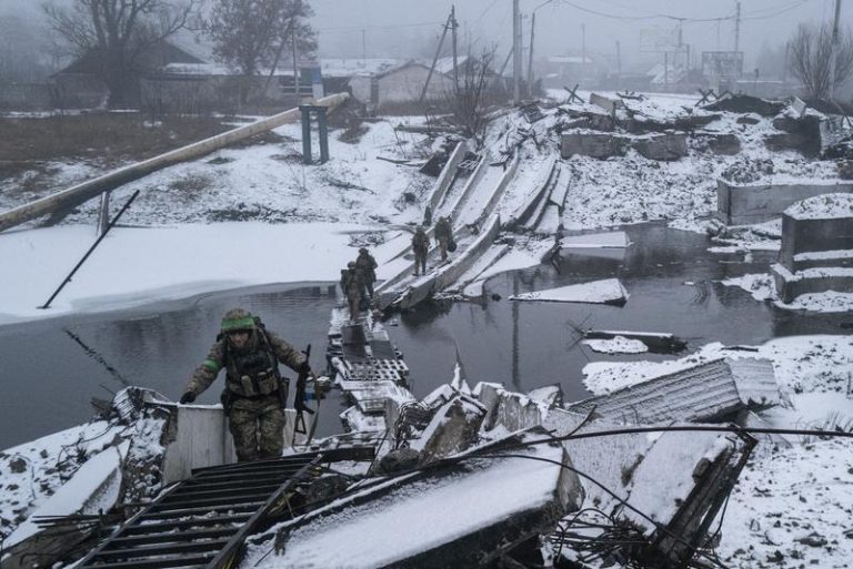 Armata ucraineană susţine că menţine controlul în Bahmut