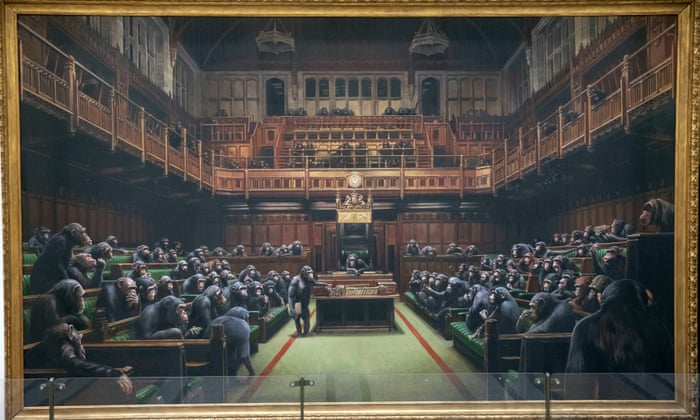 Preţ record pentru un tablou de Banksy – Opera de artă înfăţişând parlamentari britanici drept cimpanzei, vândută cu 11,1 milioane de euro