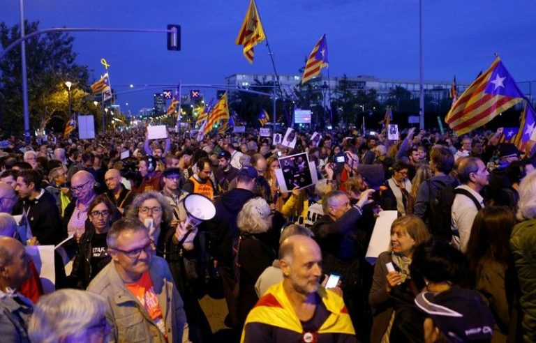 ‘Libertate pentru deținuții politici’, au scandat separatiștii catalani în ajunul alegerilor