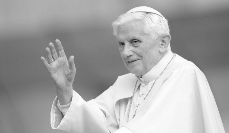 Primele imagini cu trupul fostului papă Benedict al XVI-lea – FOTO