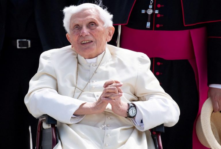 Starea fostului papă Benedict al XVI-lea rămâne stabilă