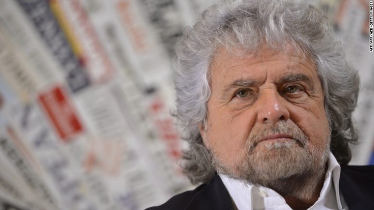 Italia: Beppe Grillo, fondatorul Mişcării 5Stele, de acord cu “vestele galbene” franceze, cu excepţia preţului la benzină