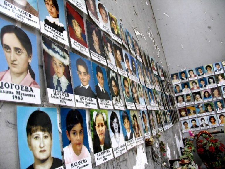 Rusia a comemorat 15 ani de la atacul terorist asupra unei şcoli din Beslan