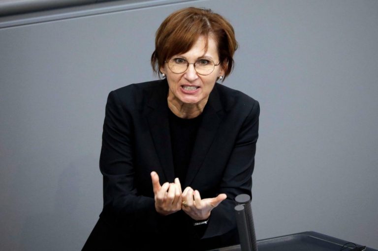 Ministrul german al educaţiei se declară şocat după ce un profesor a fost înjunghiat mortal