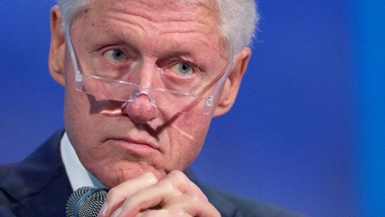 Bill Clinton a fost INTERNAT în spital
