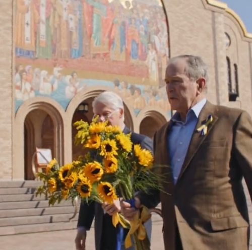 Bill Clinton și George W. Bush, la o biserică ucraineană din Chicago, din solidaritate cu poporul ucrainean