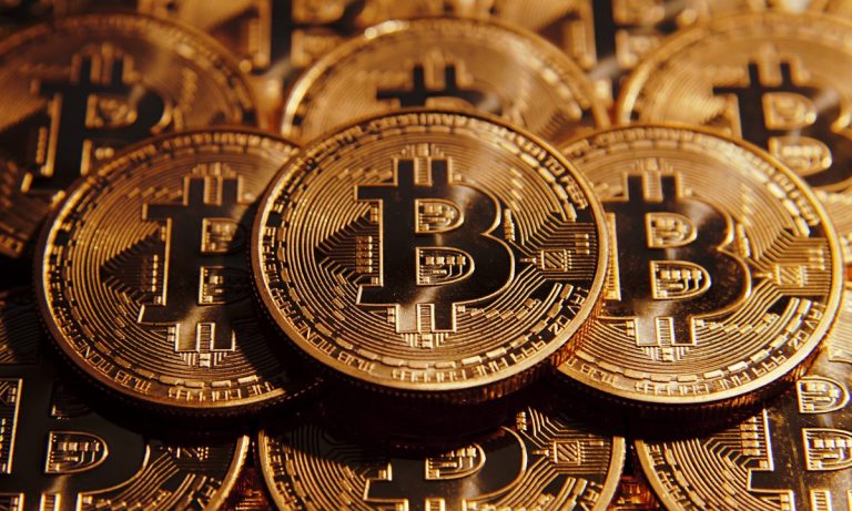Tranzacțiile cu Bitcoin au sărit în aer