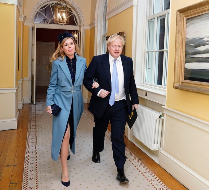 Boris Johnson şi Carrie Symonds au dat publicităţii prima imagine cu fiul lor – FOTO