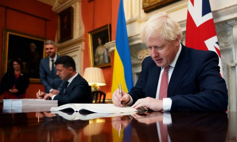 Boris Johnson a plecat la Kiev unde se va întâlni cu Volodimir Zelenski