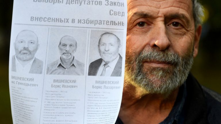 Opozantul cu două sosii în alegerile locale de la Sankt Petersburg, înfrânt de către sosia sa pro-Kremlin