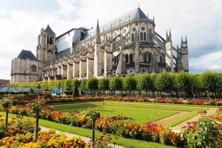 Oraşul francez Bourges, desemnat Capitală Europeană a Culturii în 2028