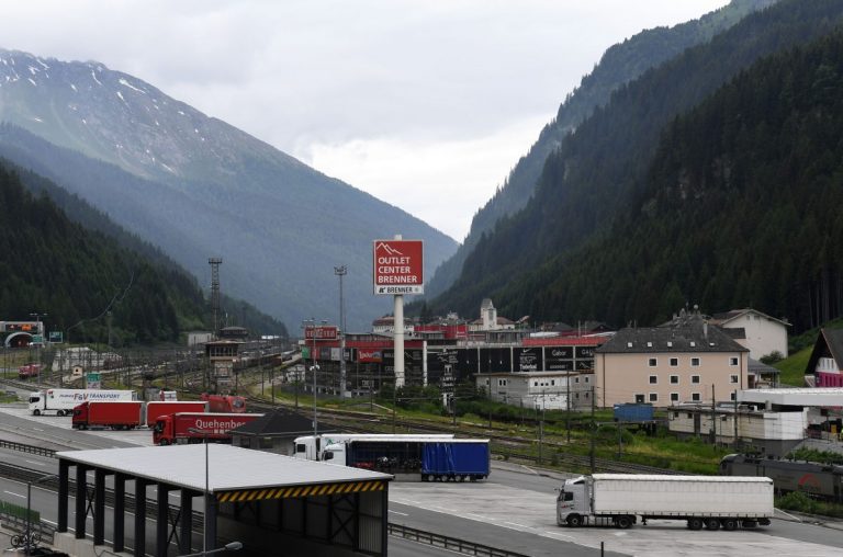 Camioanele care tranzitează Pasul Brenner vor fi nevoite în curând să îşi facă o rezervare
