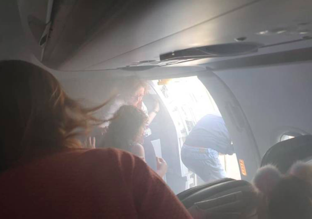 Aterizare de urgență pentru un avion British Airways. Cabina s-a umplut de fum în timpul zborului